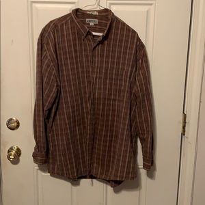 Men’s brown plaid long sleeve button down shirt
